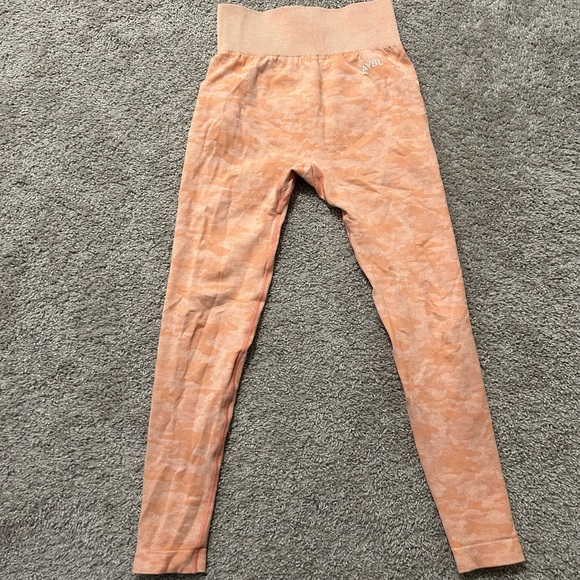 AYBL Pants - Women’s Peach AYBL Butt Scrunch Patterned High Rise Leggings- size medium